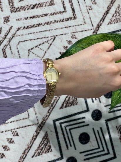 ساعة أقنر نسائي