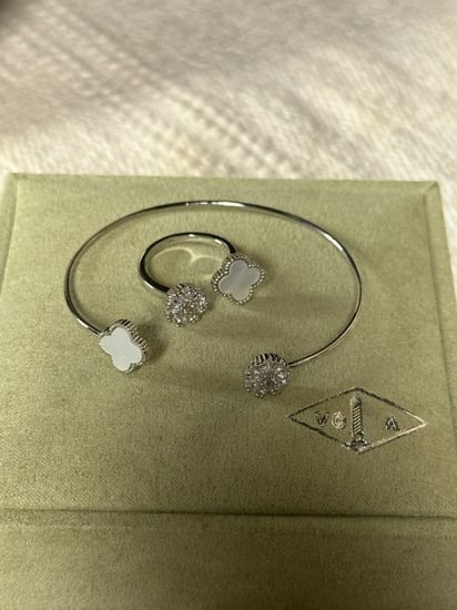 اساور VALENTINO ذهبي