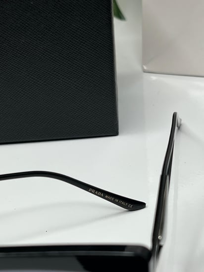 نظارة PRADA المشهورة