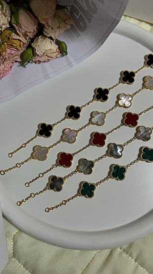 أسوارة Van cleef ذهبي ملون