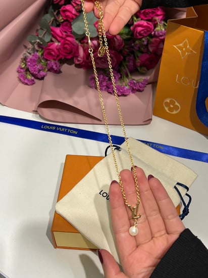 سلسال LOUIS VUITTON ذهبي
