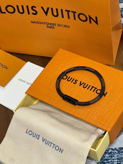 إسوارة LOUIS VUITTON جلد ومعدن ذهبي
