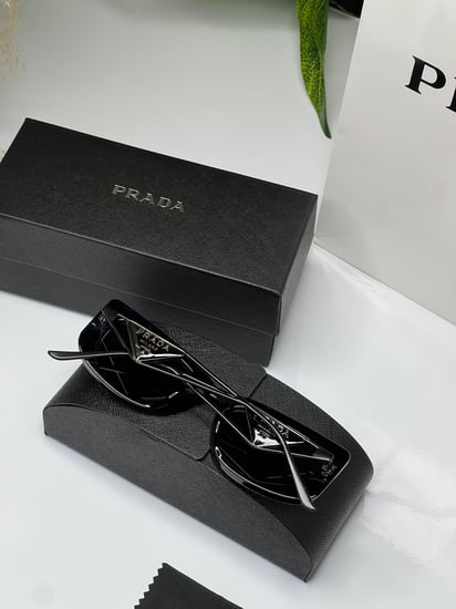 نظارة PRADA المشهورة