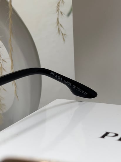 نظارة PRADA أطار ذهبي