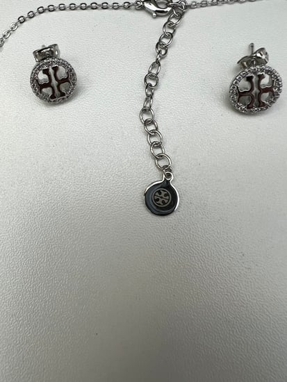 سلسال TORY BURCH - فضي بلؤلؤ