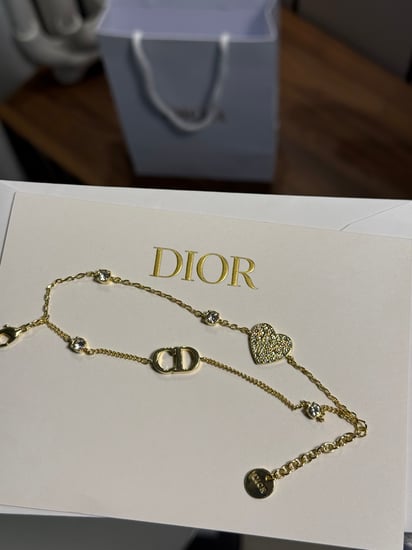 اسوارة  Dior ذهبي