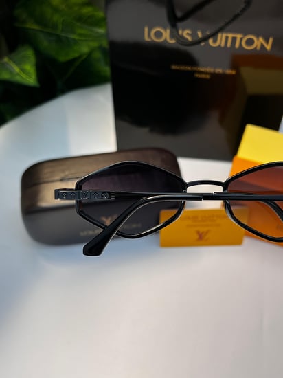 نظارة LOUIS VUITTON- اطار اسود-عدسه اسود