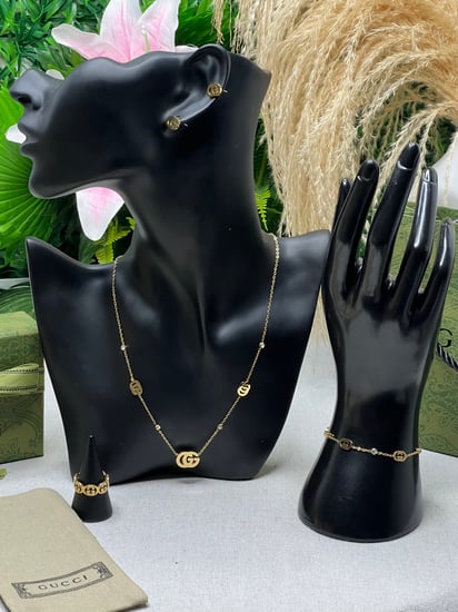 طقم GUCCI ذهبي