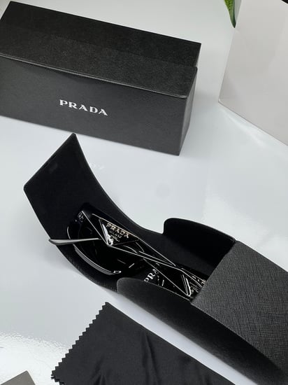 نظارة PRADA المشهورة