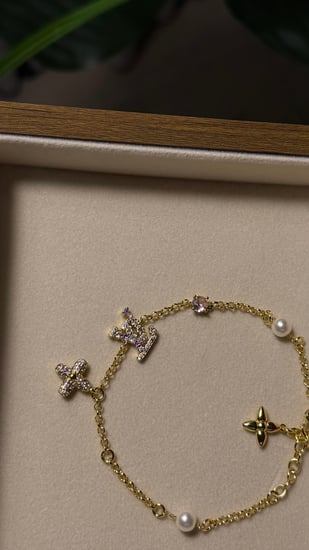 إسوارة LOUIS VUITTON معدن ذهبي