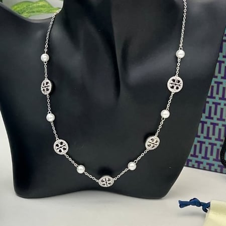 سلسال TORY BURCH - فضي بلؤلؤ