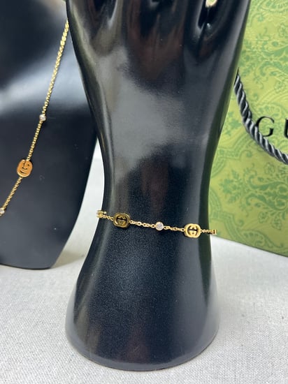 طقم GUCCI ذهبي