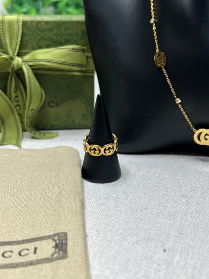 طقم GUCCI ذهبي