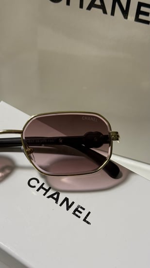 نظارة CHANEL عدسة وردي مدرج