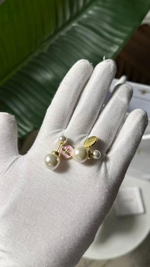 حلق  Dior وردي - ازرق