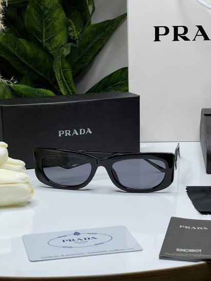 نظارة PRADA المشهورة