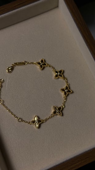 إسوارة Van cleef ذهبي