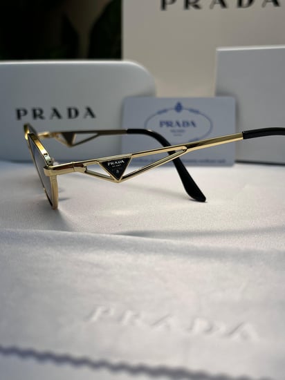 نظارة prada- اطار ذهبي- عدسه اسود