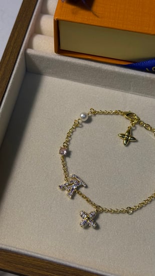 إسوارة LOUIS VUITTON معدن ذهبي