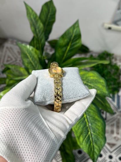 ساعة أقنر نسائي