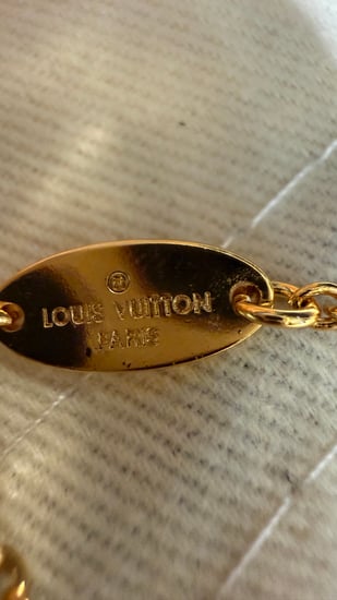 سلسال LOUIS VUITTON ذهبي