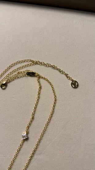سلسال LOUIS VUITTON ذهبي