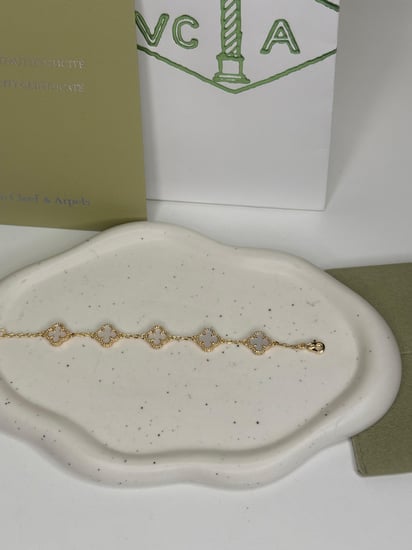 إسوارة Van cleef ذهبي -لؤلؤي