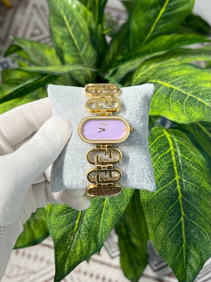 ساعة فندي نسائي