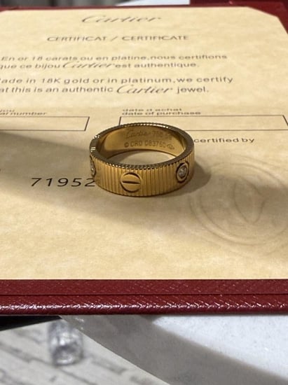 خاتم cartier ذهبي بفصوص