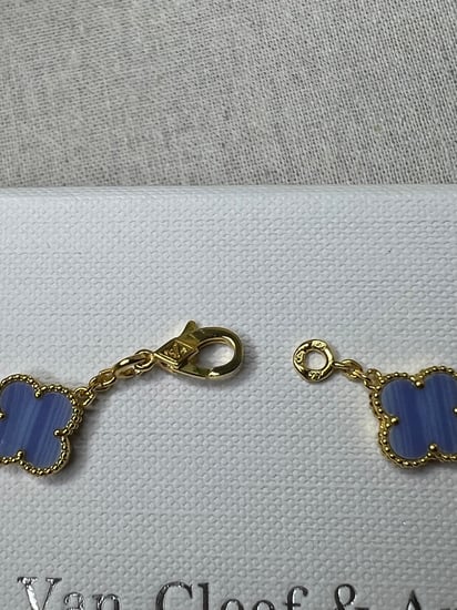 إسوارة Van cleef ذهبي_  سماوي  مميز