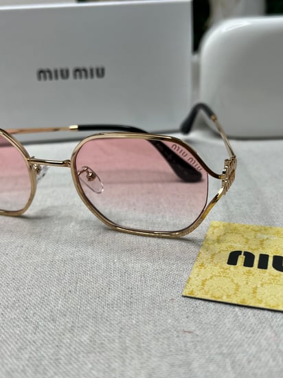 نظارة MIU MIU - اطار ذهبي- عدسه وردي