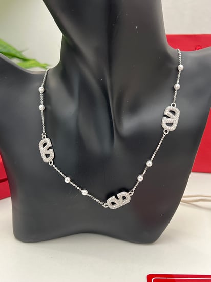 سلسال مع حلق VALENTINO فضي