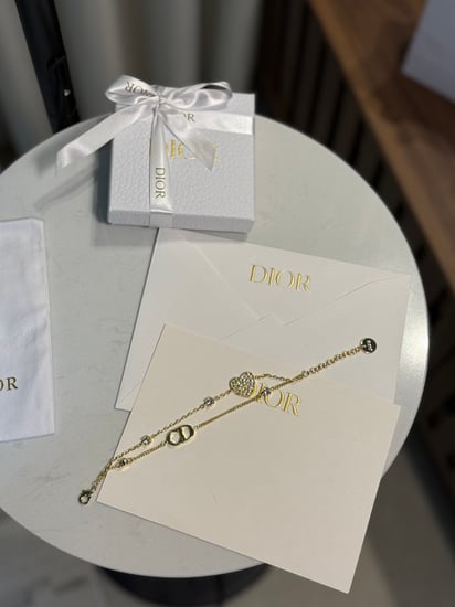 اسوارة  Dior ذهبي