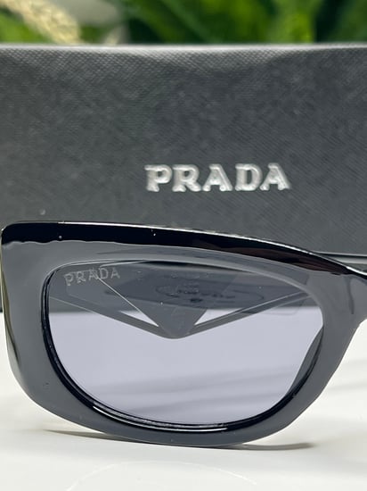 نظارة PRADA المشهورة