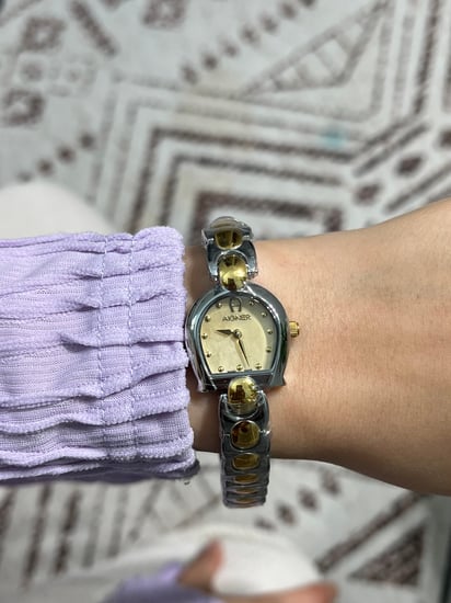 ساعة أقنر نسائي