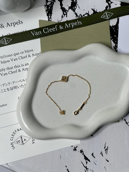 إسوارة Van cleef ذهبي - وردة واحدة