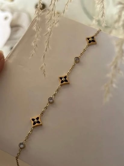 طقم لويس فيتون