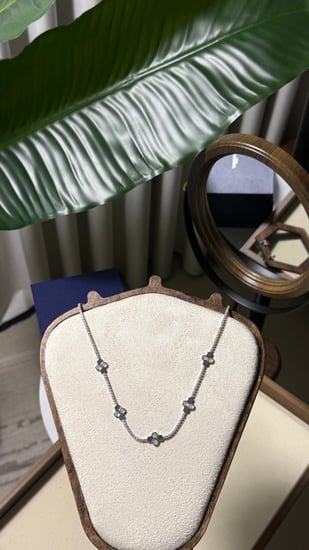 سلسال مع حلق شوميه - شكل خلية - ( لونين  فضي - ذهبي )