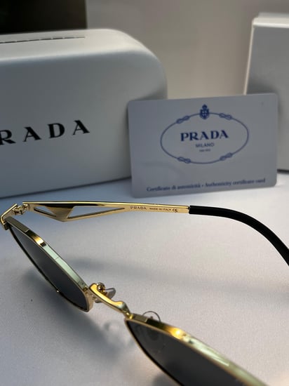 نظارة prada- اطار ذهبي- عدسه اسود