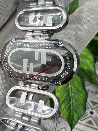 ساعة فندي نسائي