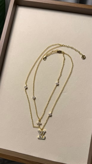 سلسال LOUIS VUITTON ذهبي