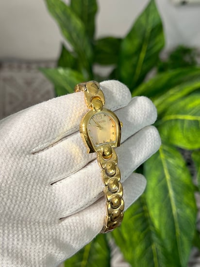 ساعة أقنر نسائي