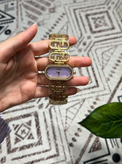 ساعة فندي نسائي