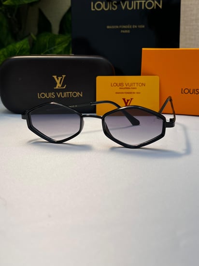 نظارة LOUIS VUITTON- اطار اسود-عدسه اسود