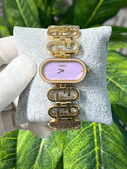 ساعة فندي نسائي