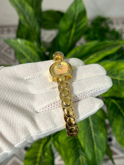 ساعة أقنر نسائي