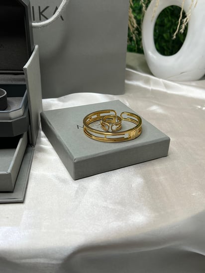 اسوارة مع خاتم MESSIKA معدن ذهبي