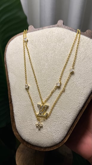سلسال LOUIS VUITTON ذهبي