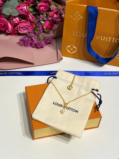 سلسال LOUIS VUITTON ذهبي