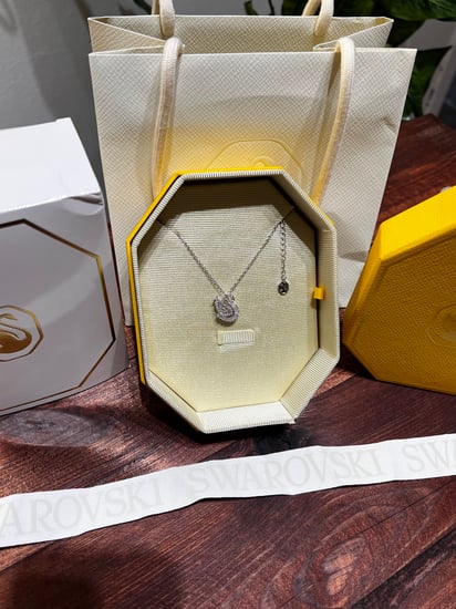 سلسال سوارفيسكي فضي كريستالة فضي البطه